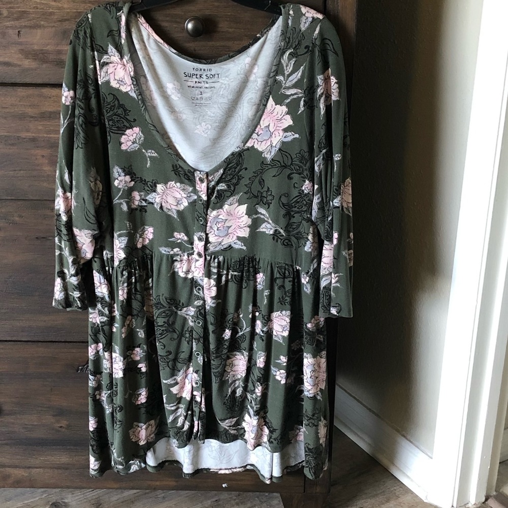 Olive green babydoll top floral size 1 Torrid